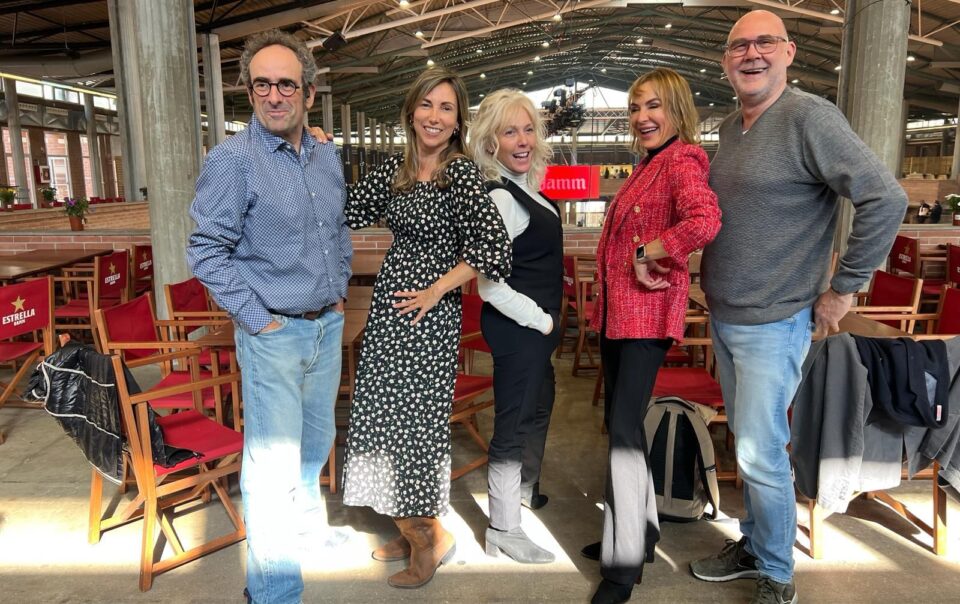 En esta imagen, aparezco con colegas y amigos que compartieron conmigo una experiencia única en el "Fòrum Gastronòmic de Girona 2024". Nos une la pasión por la gastronomía y el coaching, y el entusiasmo por nuestras profesiones. Es un reflejo de la alegría y el orgullo que sentimos trabajando juntos y compartiendo nuestro proyecto GASTROCOACHING.