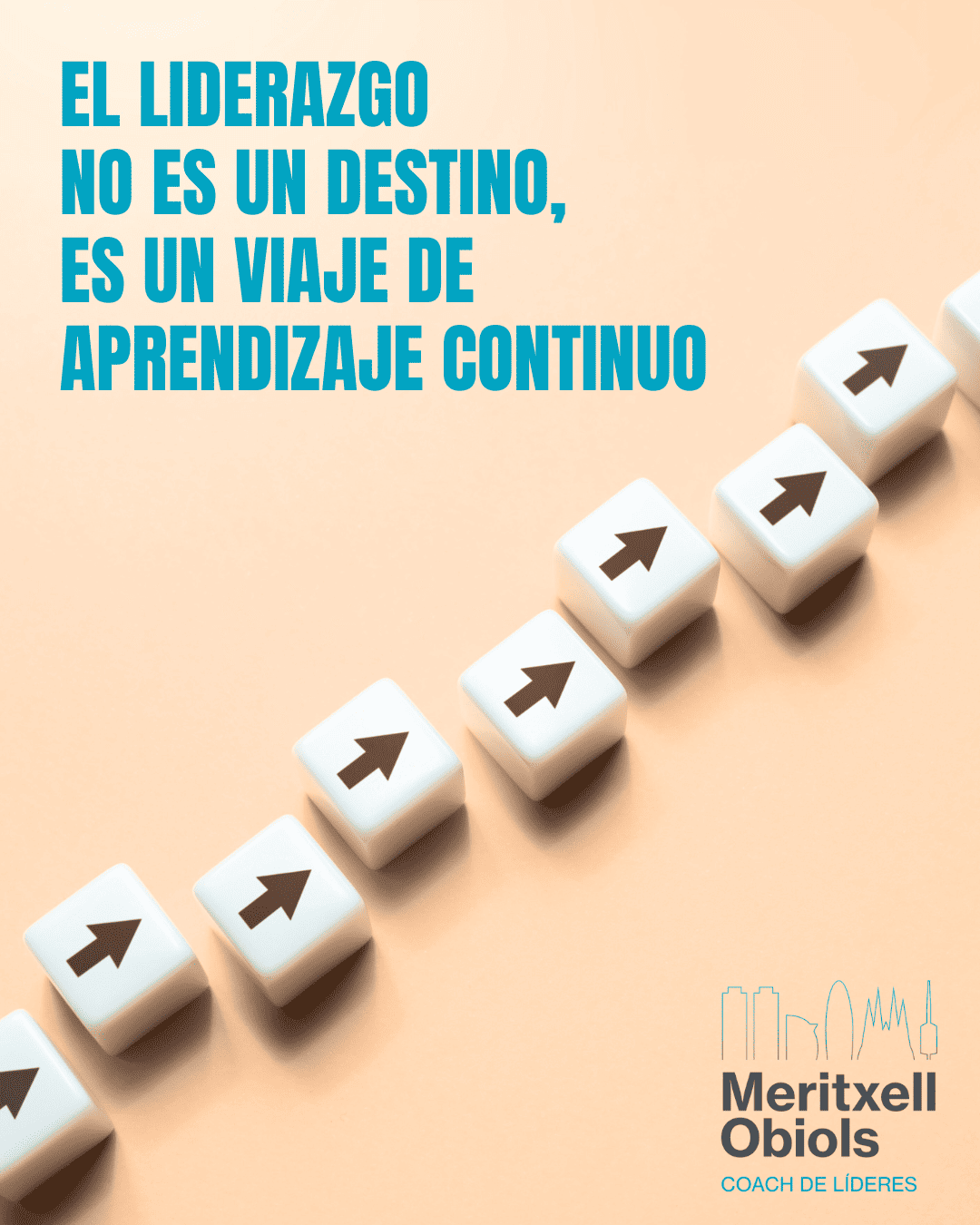 Cubos con flechas en fila sobre fondo neutro, simbolizando el avance progresivo del liderazgo, con el texto "El liderazgo no es un destino, es un viaje de aprendizaje continuo"