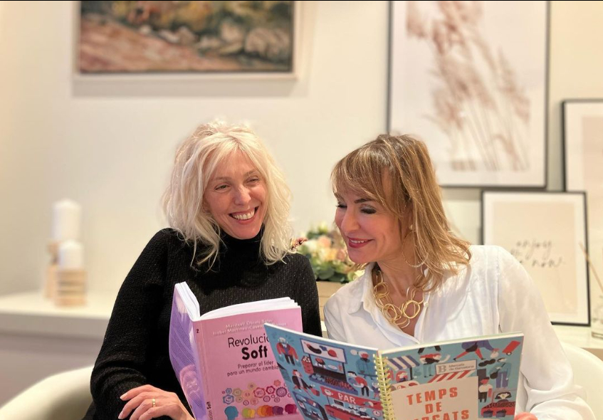 Carme y Meritxell compartiendo pasión por la lectura